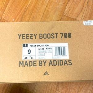 Yeezy boost 700